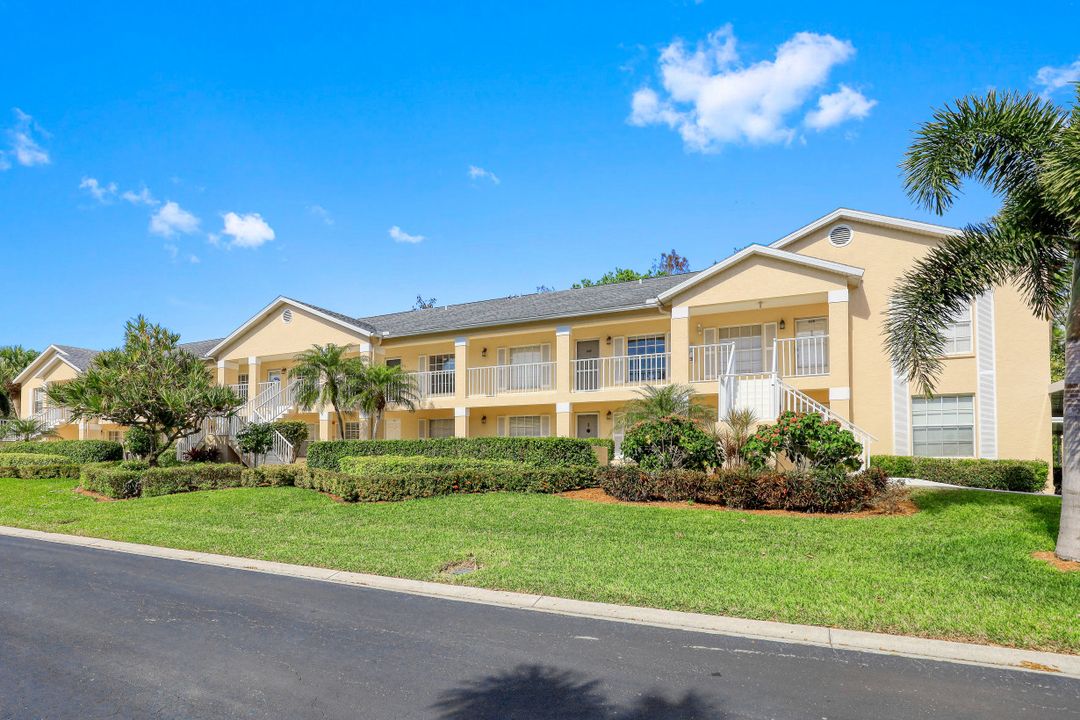 773 Wiggins Lake Dr #204, Naples, FL 34110
