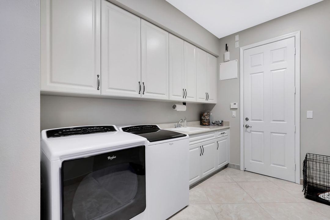 3025 Cinnamon Bay Cir, Naples, FL 34119