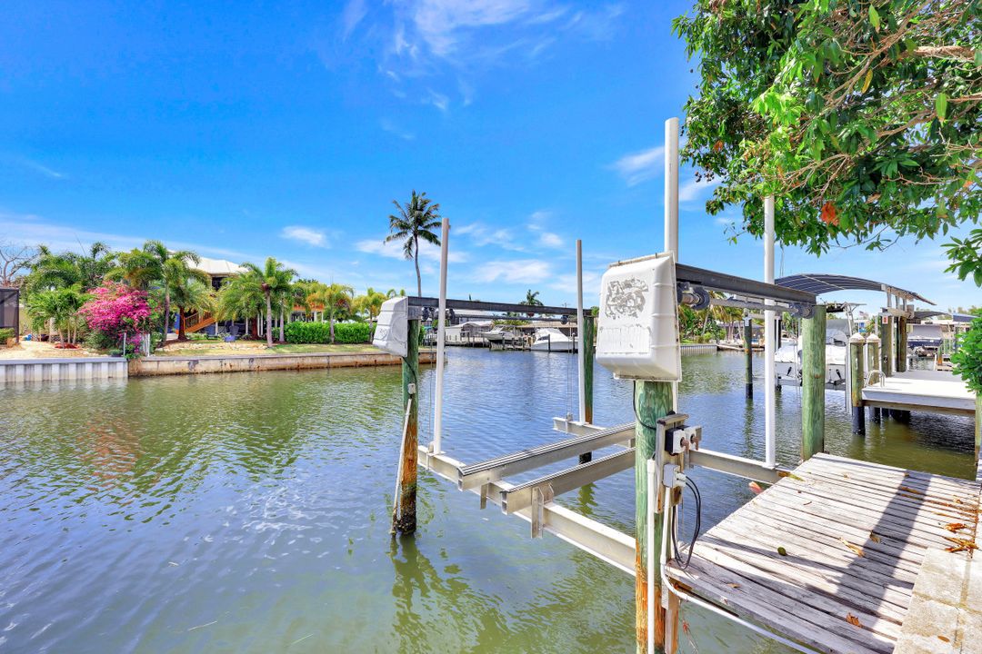 2381 Oleander St #A /B, Saint James City, FL 33956