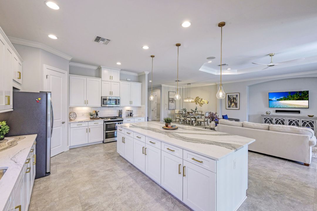 9243 Rialto Ln, Naples, FL 34119