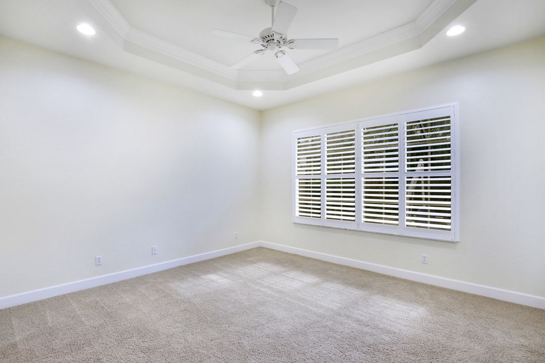 9176 Quartz Ln, Naples, FL 34120