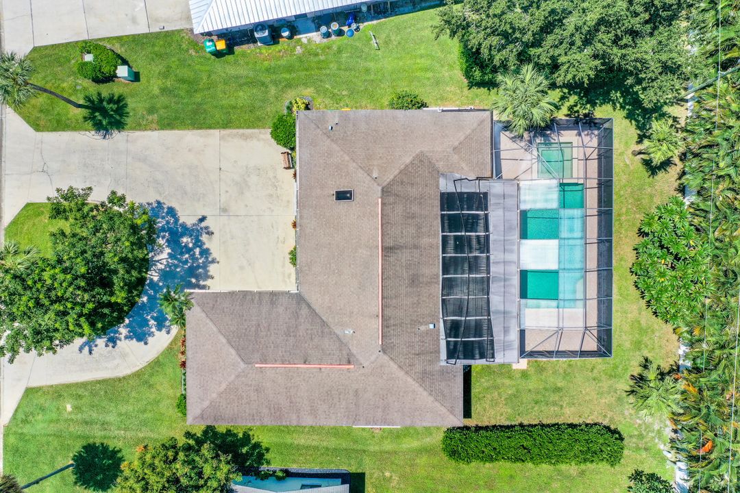 10430 Windsor Way, Naples, FL 34109