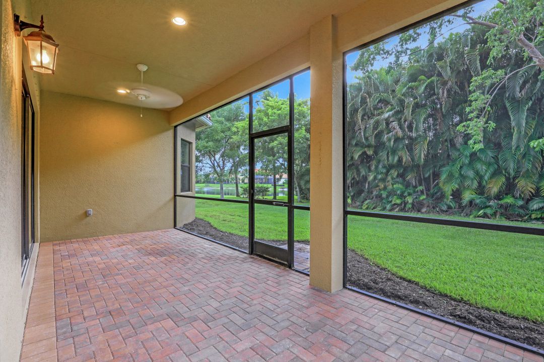 3192 Pacific Dr, Naples, FL 34119