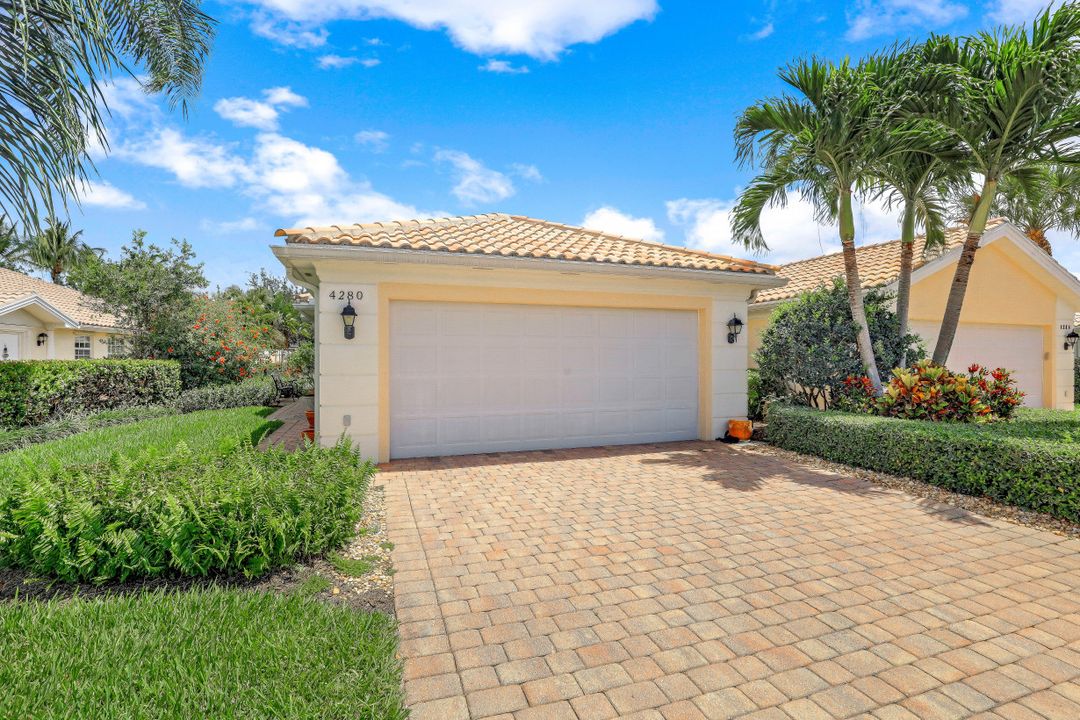 4280 Redonda Ln, Naples, FL 34119