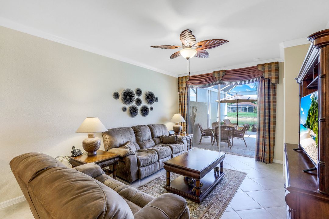 14528 Grapevine Dr, Naples, FL 34114