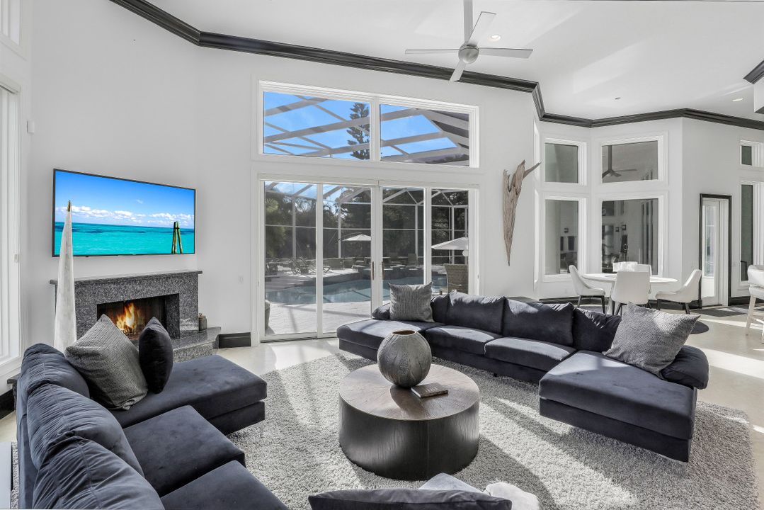 6262 Standing Oaks Ln, Naples, FL 34119