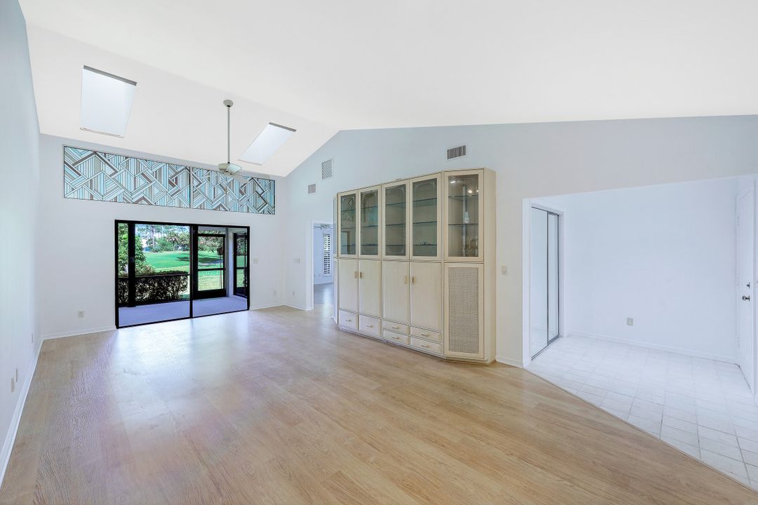 606 Kings Way, Naples, FL 34104