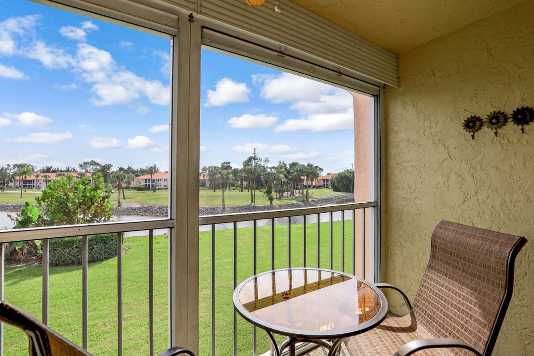 300 Forest Lakes Blvd #212, Naples, FL 34105