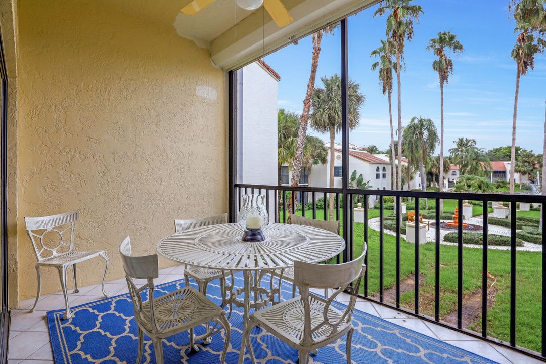 6525 Valen Way #202, Naples, FL 34108