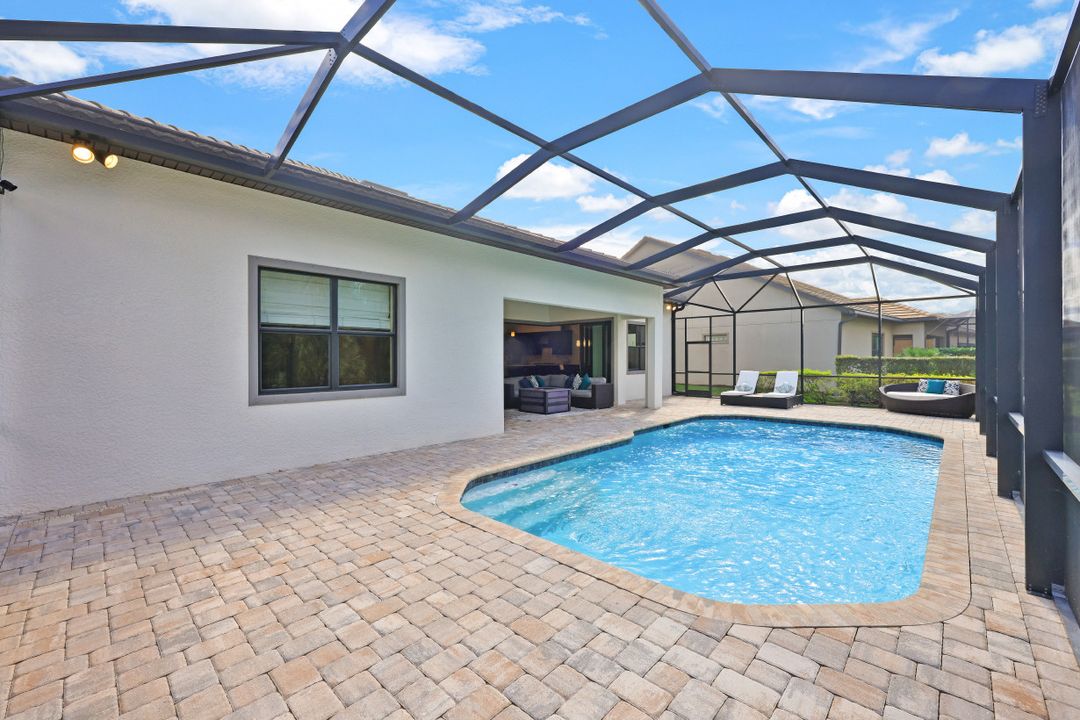 9431 Greyhawk Trl, Naples, FL 34120