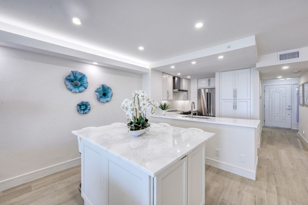 990 Cape Marco Dr #507, Marco Island, FL 34145