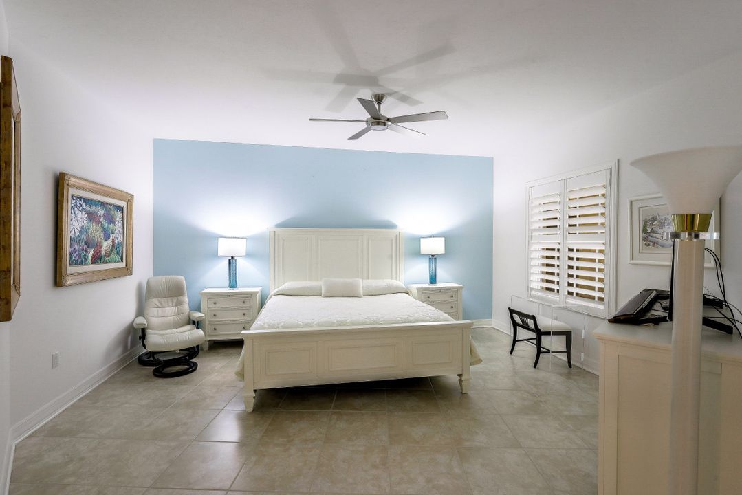 450 Bayfront Pl #4206, Naples, FL 34102