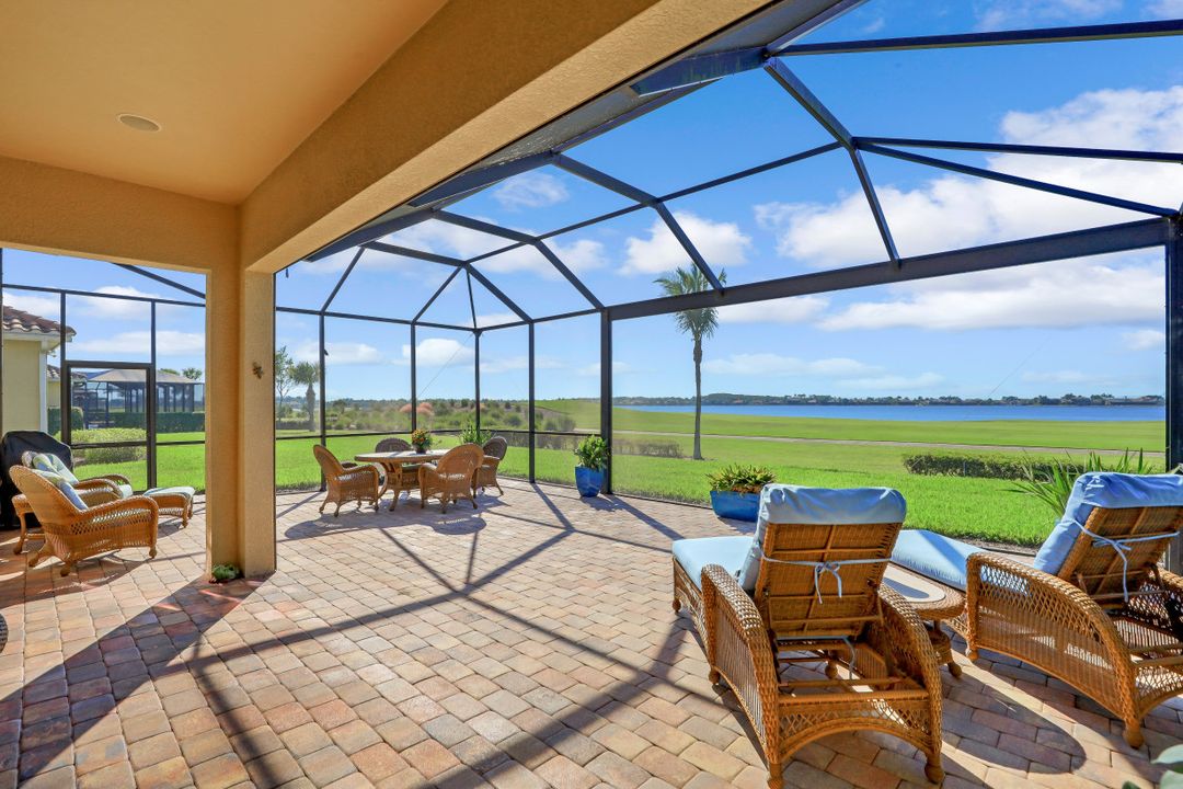 9005 Quarry Dr, Naples, FL 34120