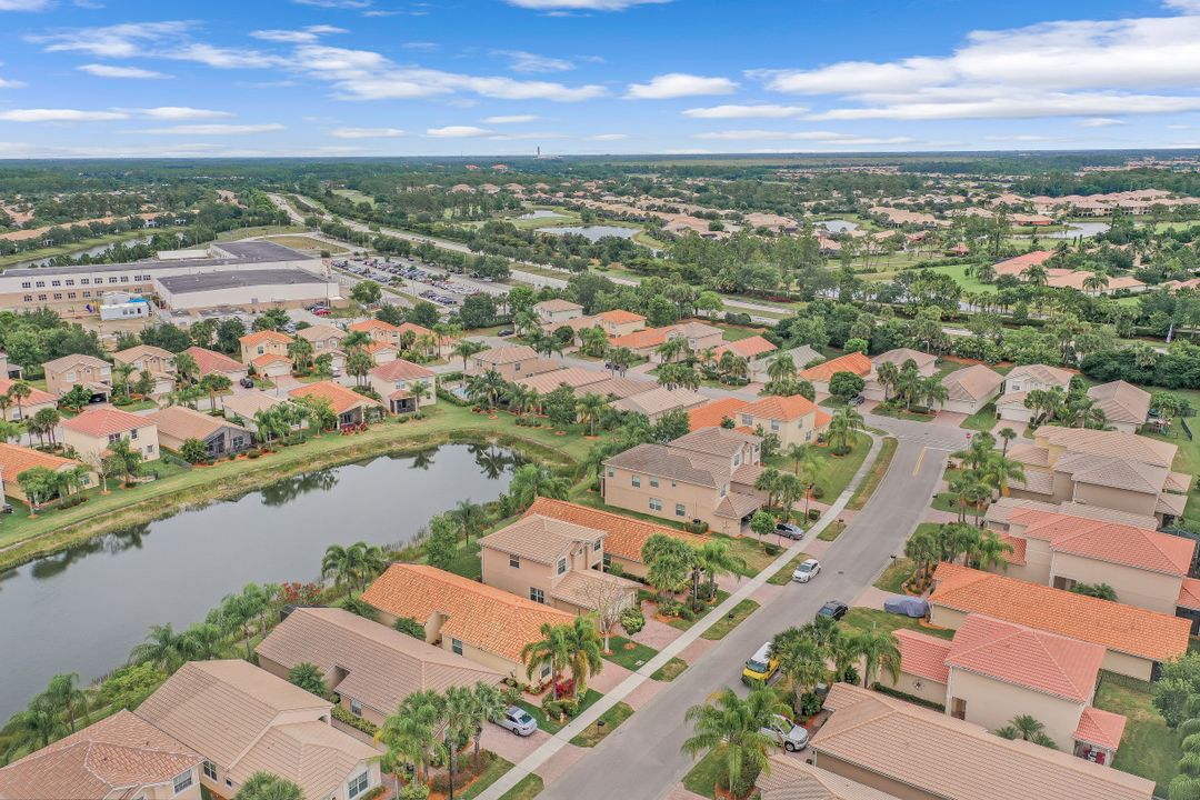 10313 Crepe Jasmine Ln, Fort Myers, FL 33913