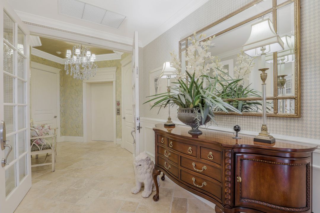 2542 Marquesa Royale Ln #301, Naples, FL 34109