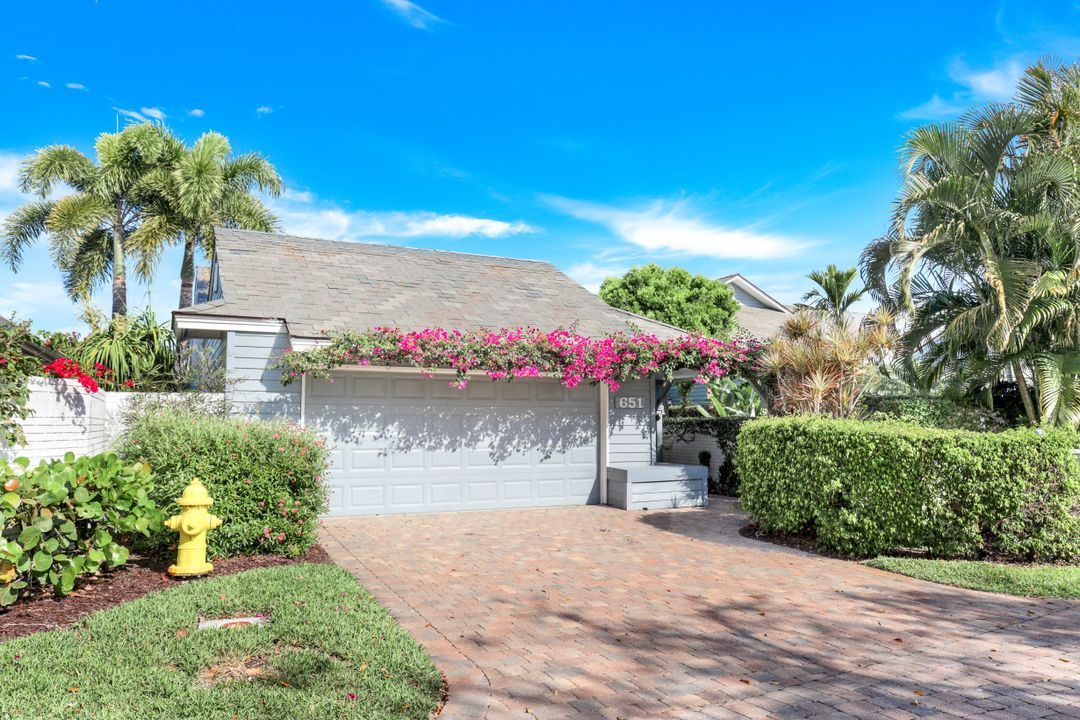 651 Bridge Way Ln, Naples, FL 34108