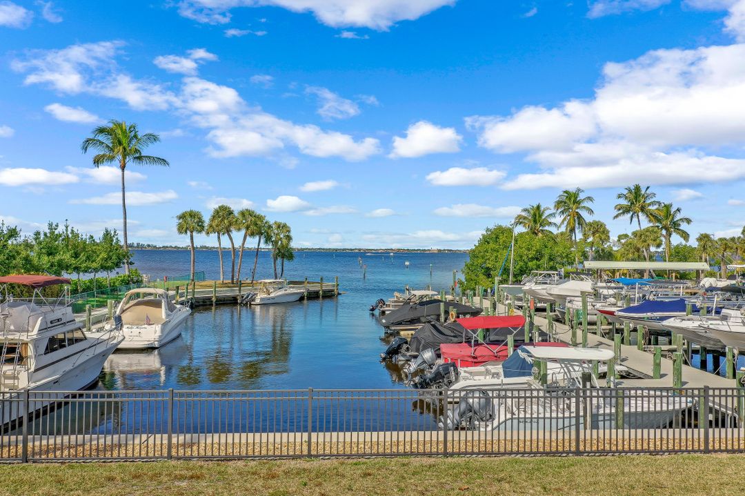 10931 Meadow Lark Cove Dr, Fort Myers, FL 33908