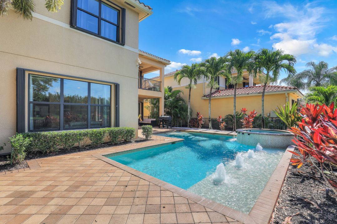 3642 Santaren Ct, Naples, FL 34119