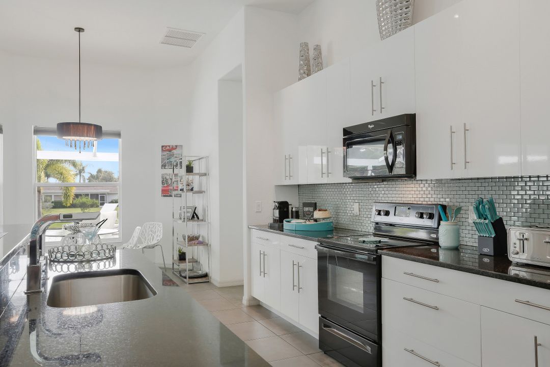 5341 Mikado Ct, Cape Coral, FL 33904