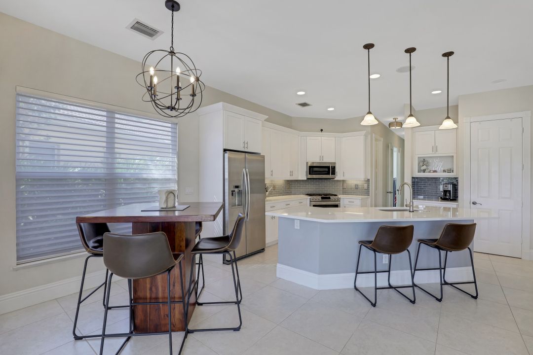 9699 Wilshire Lakes Blvd, Naples, FL 34109