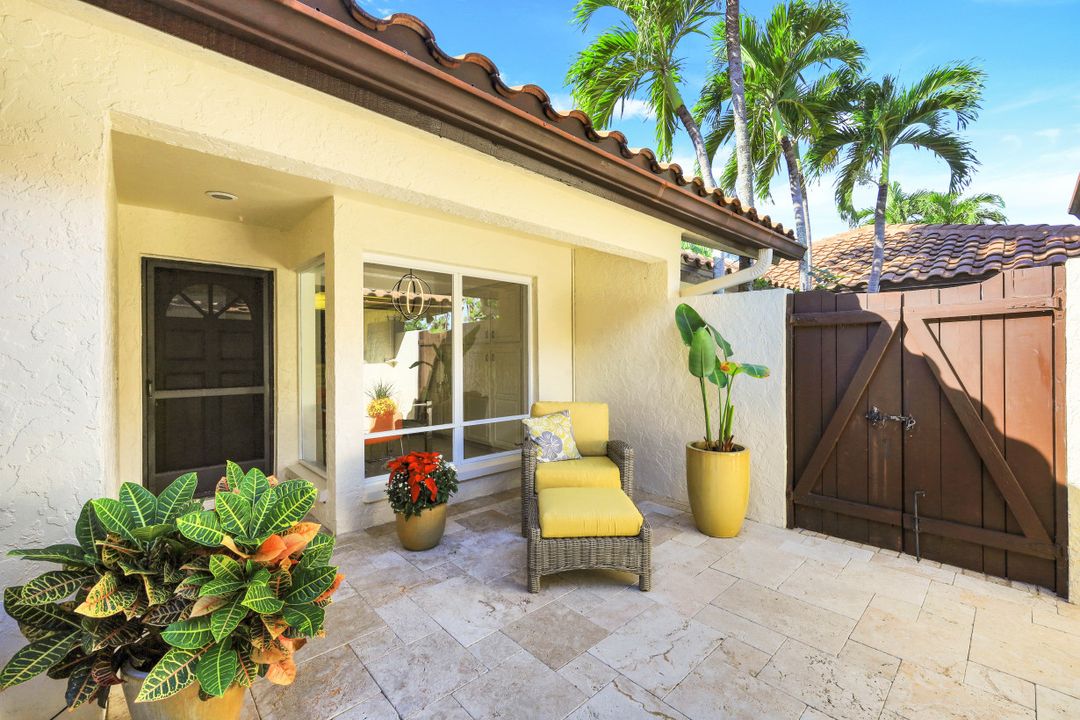 2128 Buckingham Ln, Naples, FL 34112