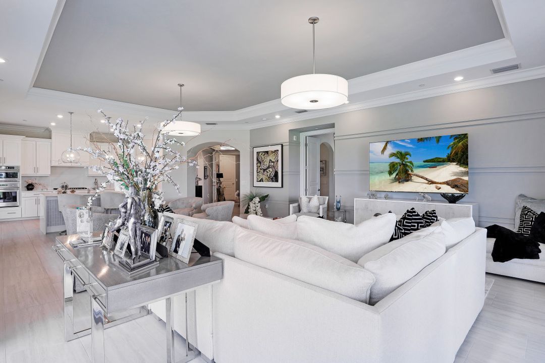 16379 Viansa Way #102, Naples, FL 34110