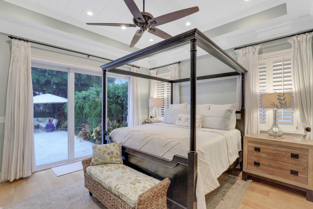 572 7th Ave N, Naples, FL 34102