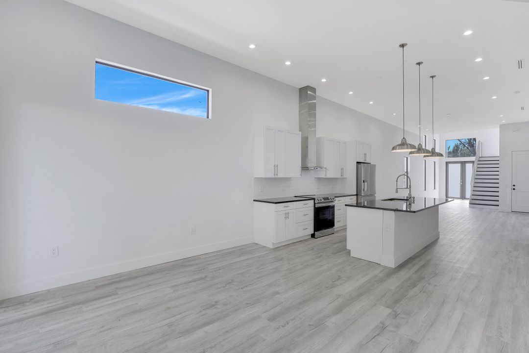 3021 Lunar St, Naples, FL 34112