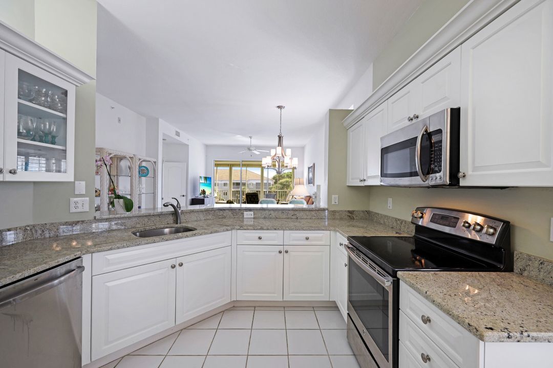 7606 Pebble Creek Cir #304, Naples, FL 34108