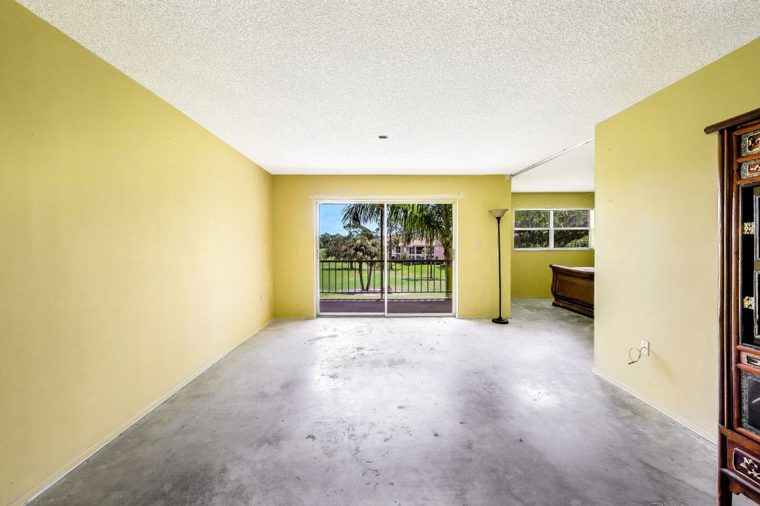 225 Turtle Lake Ct #304, Naples, FL 34105