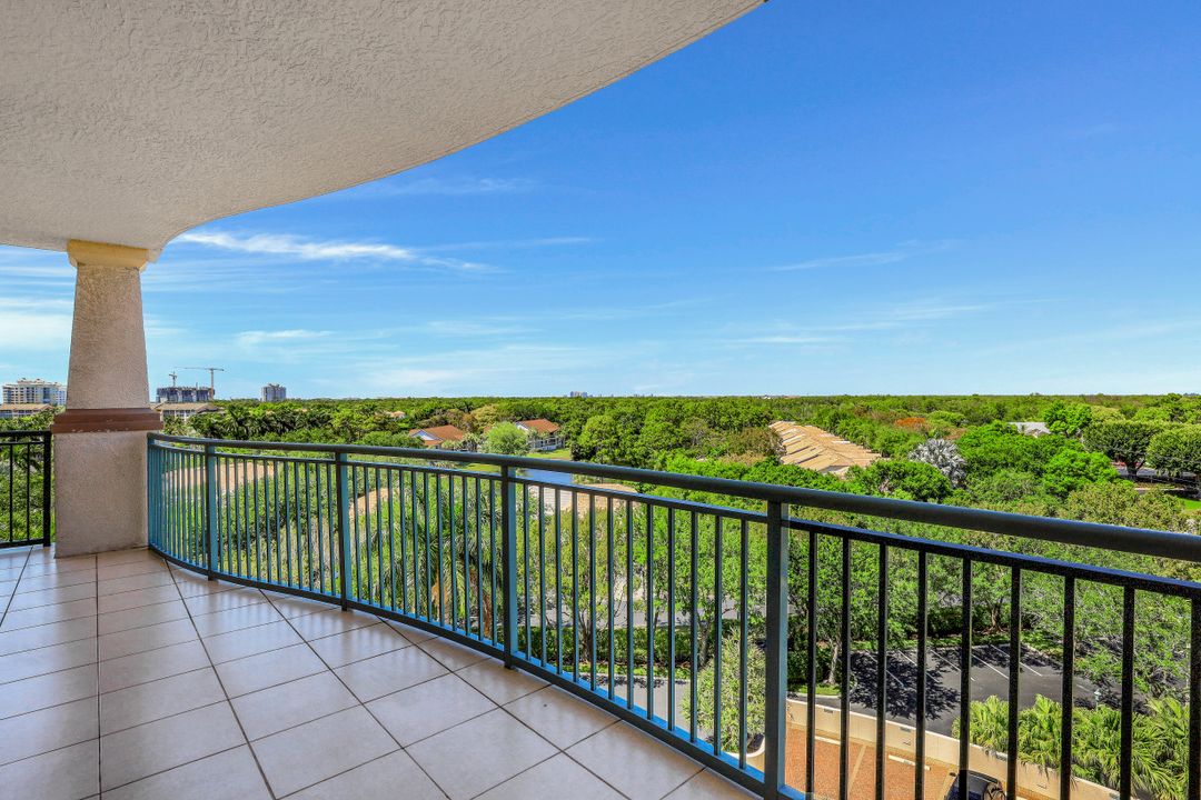 455 Cove Tower Dr #704, Naples, FL 34110