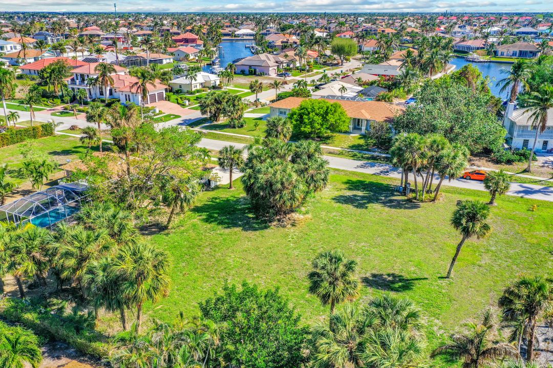 122 Greenbrier St, Marco Island, FL 34145