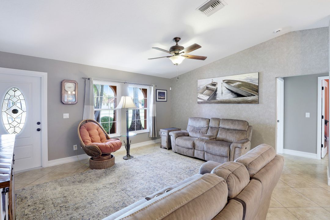 2208 Viscaya Pkwy, Cape Coral, FL 33990