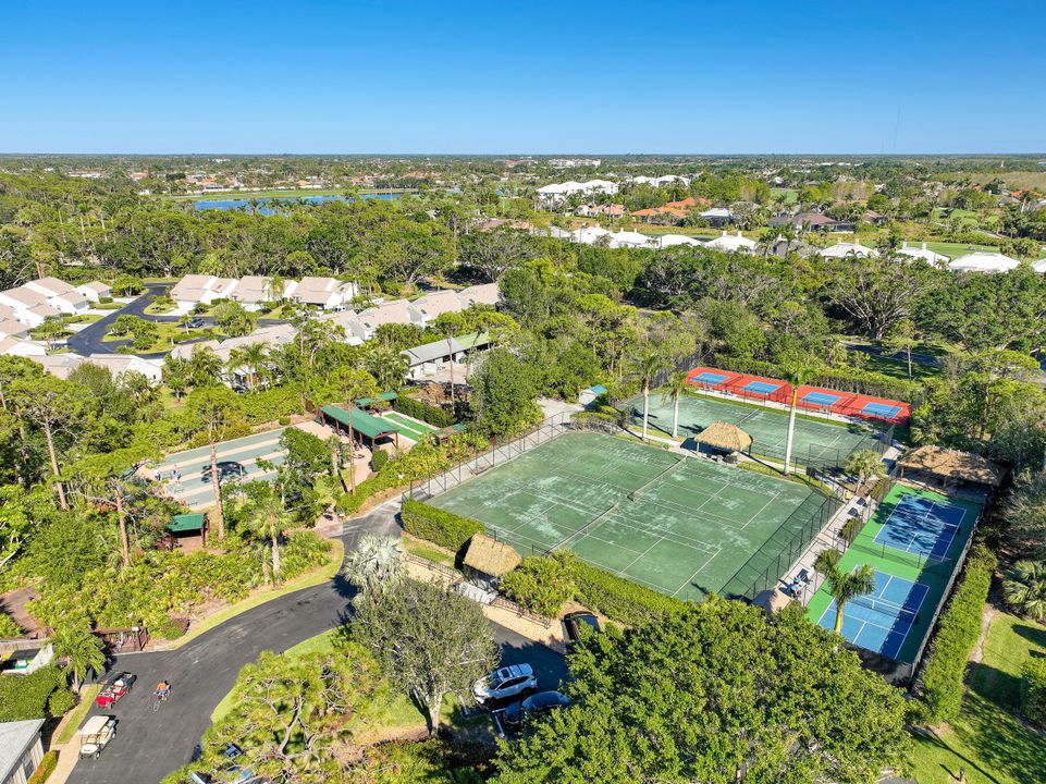 325 Bay Forest Dr #201, Naples, FL 34110