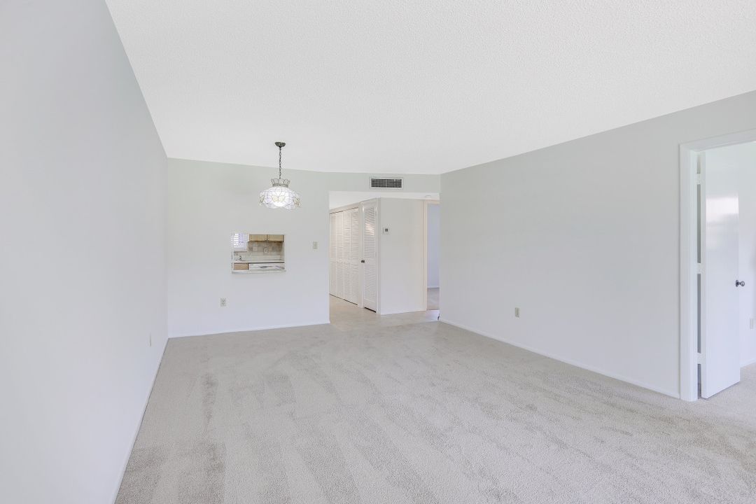 190 Turtle Lake Ct #101, Naples, FL 34105