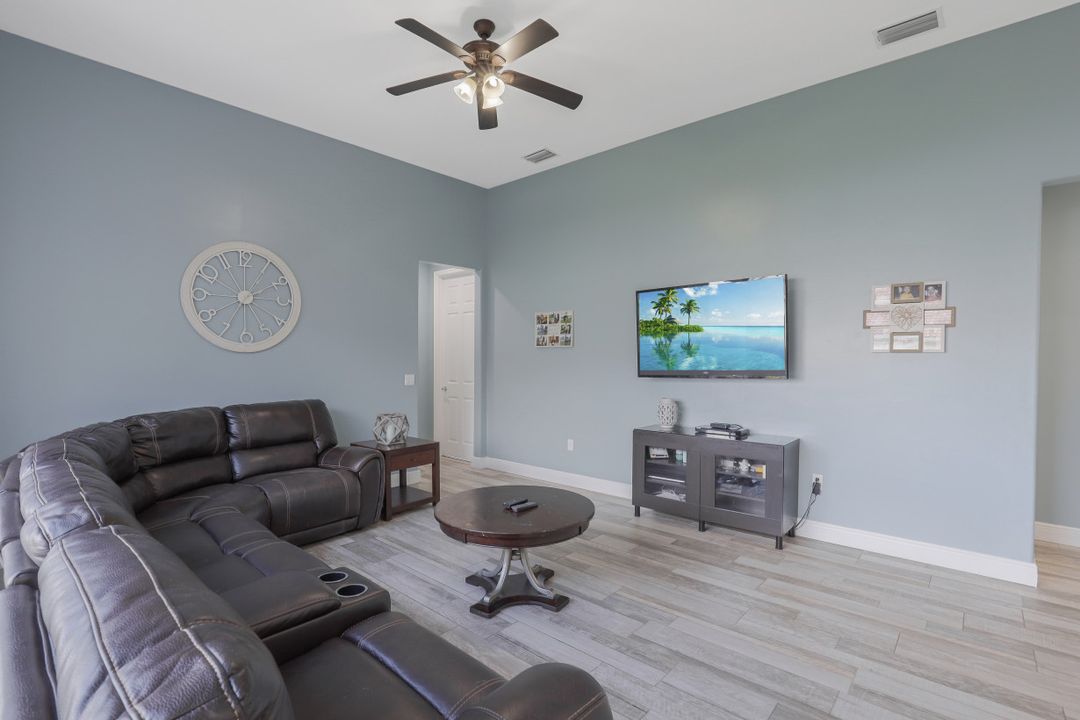 2058 Mandarin Ln, Naples, FL 34120