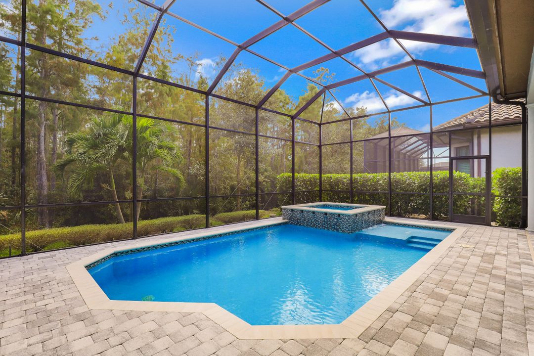 7497 Lantana Cir, Naples, FL 34119