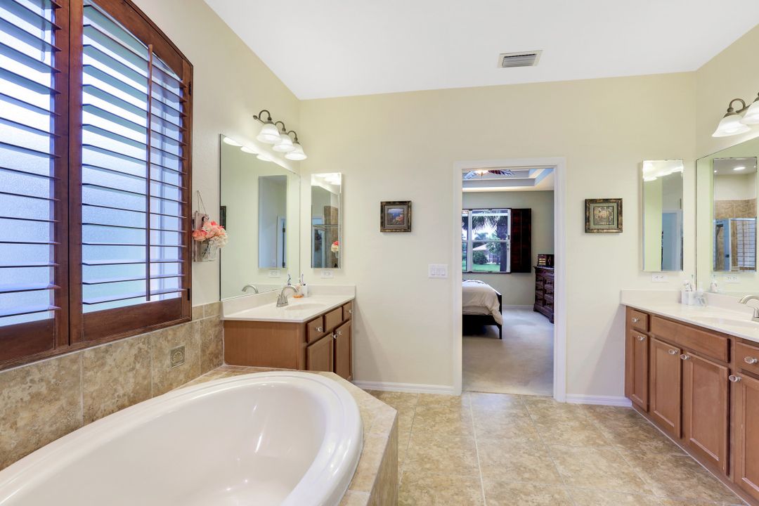 14087 Mirror Ct, Naples, FL 34114