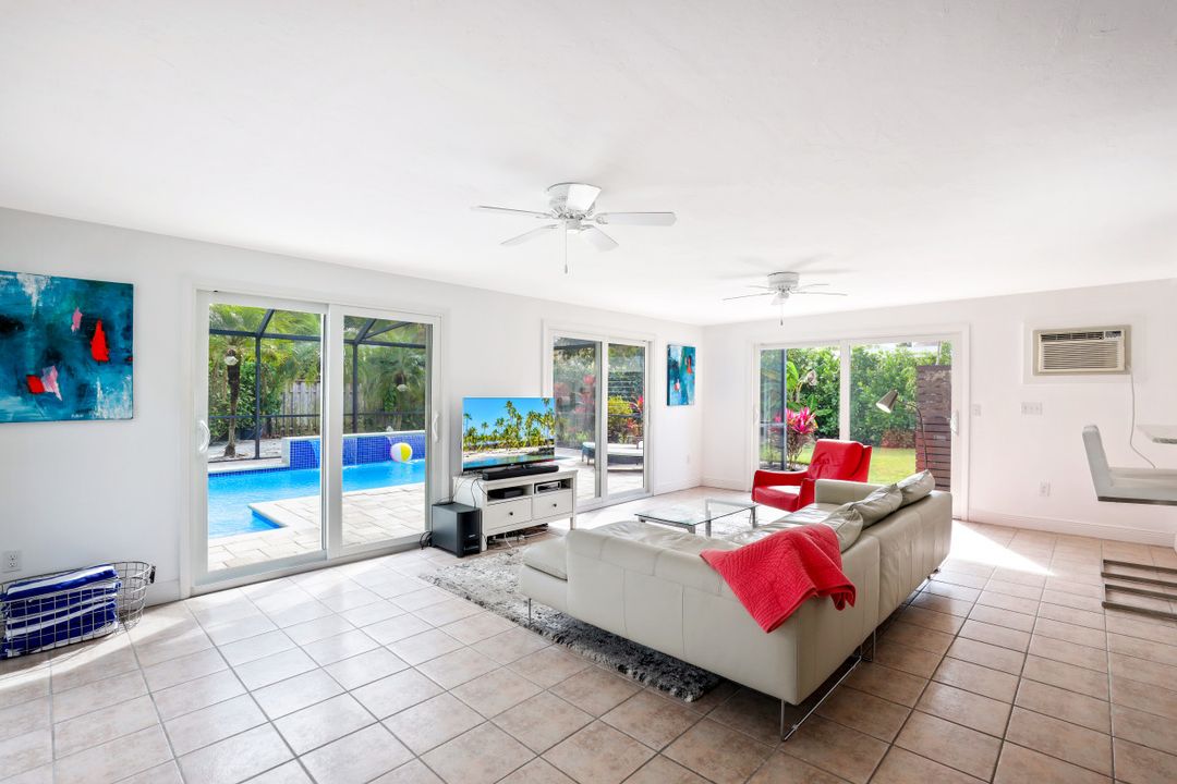 1236 13th Ave N, Naples, FL 34102