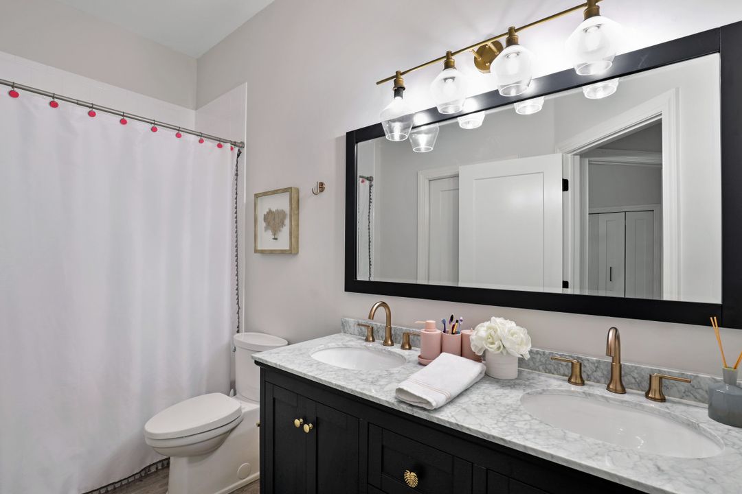 762 Vistana Cir, Naples, FL 34119