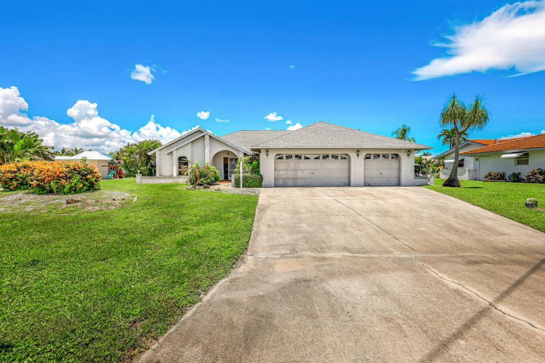 2215 SE 31st St, Cape Coral, FL 33904