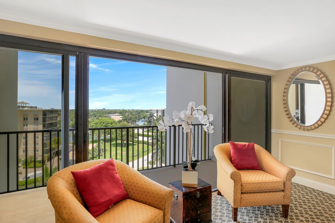 2171 Gulf Shore Blvd N #702, Naples, FL 34102