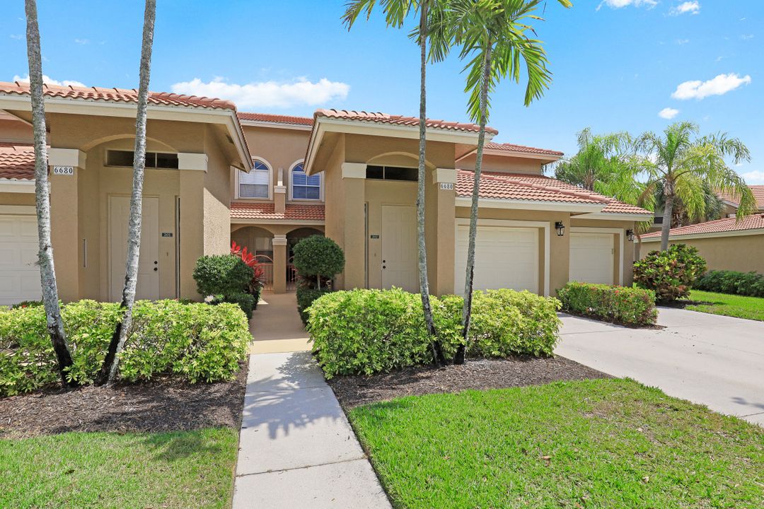 6680 Huntington Lakes Cir #102, Naples, FL 34119