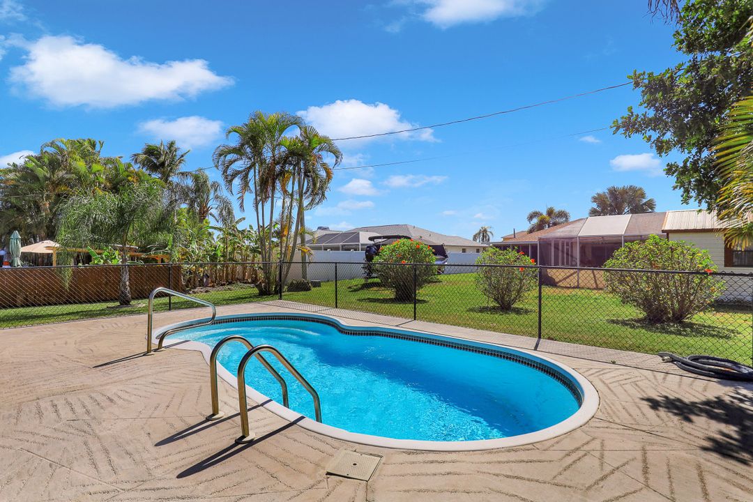 924 SE 15th St, Cape Coral, FL 33990