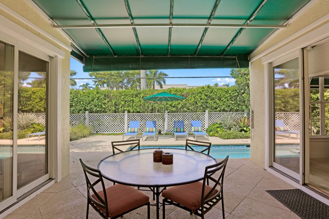 3725 Rachel Ln, Naples, FL 34103