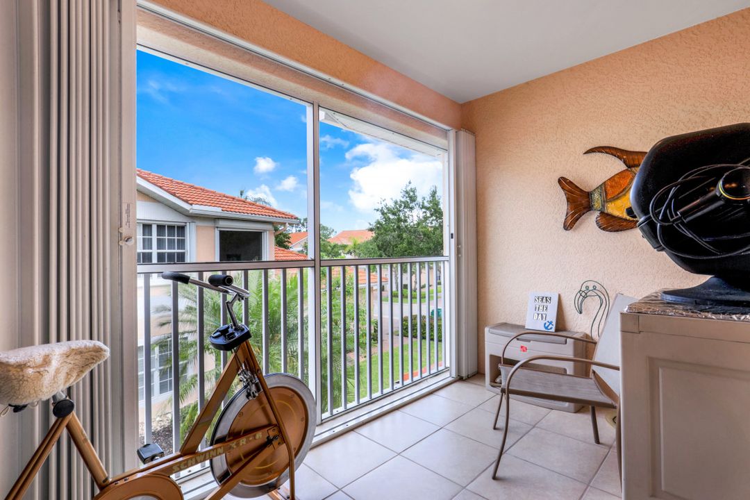5610 Sherborn Dr #202, Naples, FL 34110