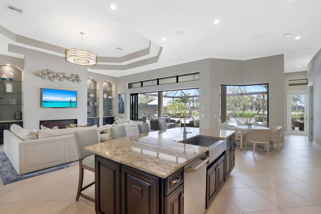 9067 Sorreno Ct, Naples, FL 34114