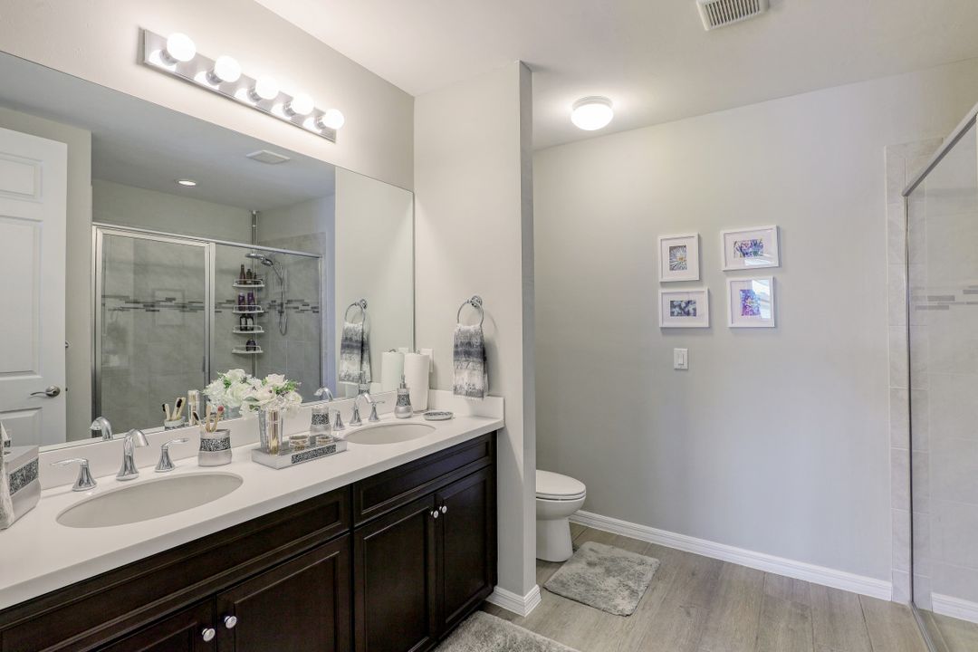 14708 Edgewater Cir, Naples, FL 34114