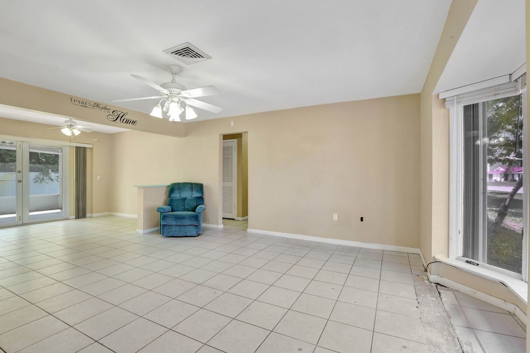 4656 Capri Dr, Naples, FL 34103