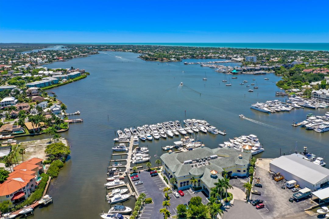 1471 Golden Gate Pkwy, Naples, FL 34105